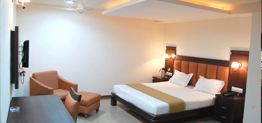 A twin-bed guest room.
